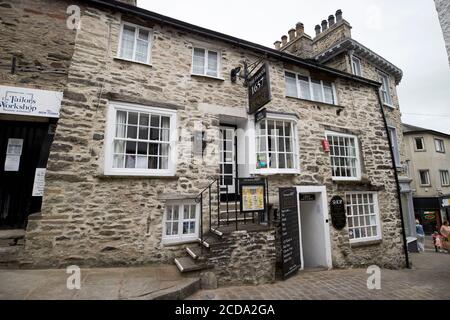 la famosa casa di cioccolato del 1657 e la sala da tè brantwaite covata Kendal cumbria inghilterra regno unito Foto Stock