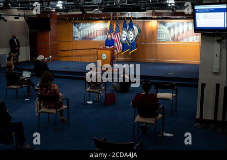 Washington, DC, Stati Uniti. 27 Agosto 2020. 27 agosto 2020 - Washington, DC, Stati Uniti: Altoparlante della casa NANCY PELOSI (D-CA) che parla alla sua conferenza stampa settimanale. Credit: Michael Brochstein/ZUMA Wire/Alamy Live News Foto Stock