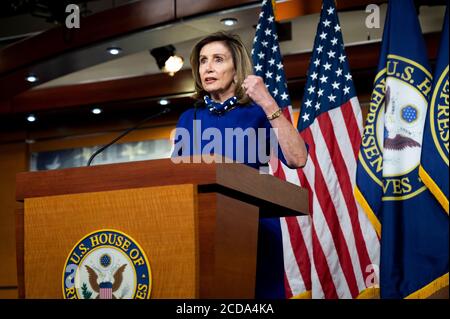 Washington, DC, Stati Uniti. 27 Agosto 2020. 27 agosto 2020 - Washington, DC, Stati Uniti: Altoparlante della casa NANCY PELOSI (D-CA) che parla alla sua conferenza stampa settimanale. Credit: Michael Brochstein/ZUMA Wire/Alamy Live News Foto Stock