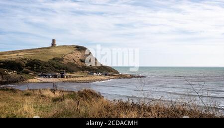 Clavell Tower sulla cima di Hen Cliff a Kimmeridge Bay, Isola di Purbeck, Dorset, Regno Unito il 26 agosto 2020 Foto Stock