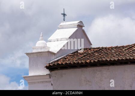 La Cappella del Calvario o Capilla del Calvario è una Piccola chiesa cattolica romana attraverso la piazza del mercato dal Chiesa di Santo Tomas a Chichicasten Foto Stock