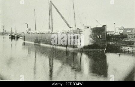 . Gestione industriale e industriale . STR. SIR HENRY BESSEMER. Una tipica compagnia di trasporto del lago ore. 612 TIPI DI IMBARCAZIONI COSTRUITE IN AMERICA. 613. CHIATTA DI TRAINO O sClIOUNtR NiAI,ARA.Costruito da Chicago Ship-Building Co., Chicago, 111. La marina mercantile totale degli Stati Uniti per alcuni anni è mostrata nella tabella seguente: Anno. Numero di navi. Tonnellaggio. 1870 28,998 4,246 ,507 1880 24,712 4,068 ,034 1890 23,467 4,424,497 1895 23,240 4,635,960 1896 22,908 4,703: ,880 il tonnellaggio costruito in alcuni anni è il seguente, l'anno che termina il 30 giugno del respectiYC y ears : Mississippi Ri Foto Stock