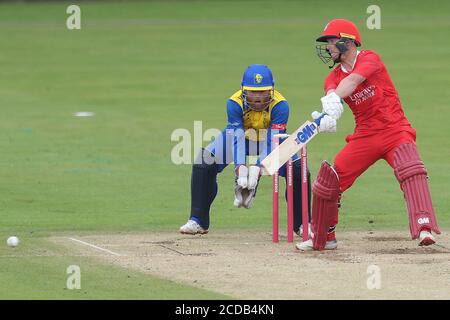 CHESTER LE STREET, INGHILTERRA. 27 AGOSTO 2020 la battuta Alex Davies del Lancashire durante la partita Vitality Blast T20 tra il Durham County Cricket Club e il Lancashire a Emirates Riverside, Chester le Street. (Credit: Mark Fletcher | MI News) Credit: MI News & Sport /Alamy Live News Foto Stock