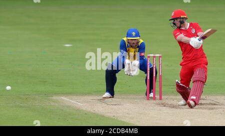 CHESTER LE STREET, INGHILTERRA. 27 AGOSTO 2020 la battuta Alex Davies del Lancashire durante la partita Vitality Blast T20 tra il Durham County Cricket Club e il Lancashire a Emirates Riverside, Chester le Street. (Credit: Mark Fletcher | MI News) Credit: MI News & Sport /Alamy Live News Foto Stock