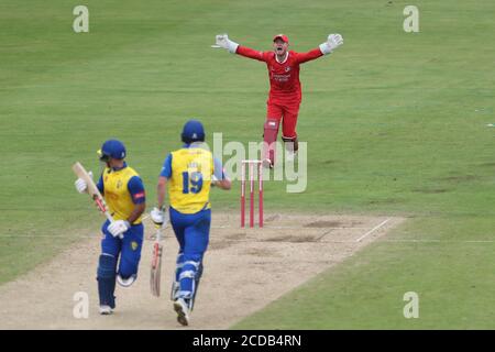 CHESTER LE STREET, INGHILTERRA. 27 AGOSTO 2020 Alex Davies del Lancashire durante la partita Vitality Blast T20 tra il Durham County Cricket Club e il Lancashire a Emirates Riverside, Chester le Street. (Credit: Mark Fletcher | MI News) Credit: MI News & Sport /Alamy Live News Foto Stock