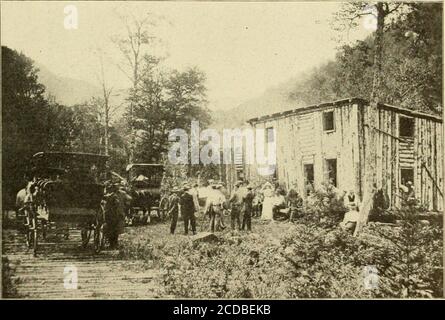 . Il mensile Granite, una rivista del New Hampshire, dedicata alla letteratura, alla storia e al progresso dello stato . d – vera per il potere che fluisce dal Fount of Truth – non poteva più essere falsa né falsa di nuovo a nessun altro. New Hampton, N. H. LOST RIVER by J US/US Conrad Lost River è un nome applicato alle aserie di caverne di scoperta comparativelyrecent nella parte nord-ovest della città di Woodstock nella bella e pittoresca KinsmanNotch. Per più di mezzo centurythe la gola di tacca del kinsman ha beenrecognized come un intowhich profondo della burrone ad un certo centredsof boul gigante di età remota Foto Stock