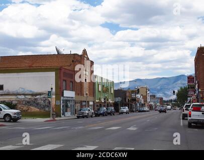 ELY, NEVADA - 23 LUGLIO 2018: Le aziende nei primi edifici del 1900 costellano i lati di Aultman St. Su una sezione della famosa Lincoln Highway, anche Route Foto Stock