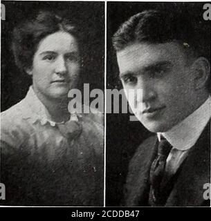 . Il distintivo . PRIMO SEMESTRE UFFICIALI Henry M. PowellHelen A. BarrLouis G, KreuzVictor H. Engelhard .Robert M. LaFollette PresidentVice-PrcsidenlSecretaryTreasurerSer^eanl-al-Arms Powell SECONDO SEMESTRE UFFICIALI Harold G. Olson .Katherine T. WhitneyKeith S. McHughGeorge S. Baldwinette Vice Presidente Henry Powell-Engelhard-Secrarm-1 Foto Stock