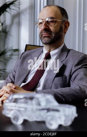 Sir Graham Day, presidente della British Aerospace, ha fotografato presso gli uffici della società nello Strand di Londra. 11 febbraio 1992. Foto: Neil Turner Foto Stock