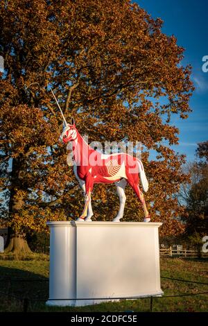 La scultura di Damien Hirst 'Myth' allo Yorkshire Sculpture Park vicino a Wakefield, Yorkshire, Regno Unito Foto Stock