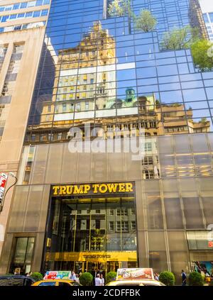 Trump Tower, 721 Fifth Avenue, un edificio storico di architettura moderna grattacieli a Midtown Manhattan, New York City, New York, Stati Uniti Foto Stock