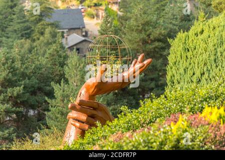 Juberri Sant Julia de Loria, Andorra: Agosto 27 2020: Sculture nei Jardins de Juberri nell'estate 2020 nei Pirenei di Andorra. Foto Stock