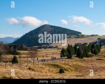 Collina di Bukovec sopra il villaggio di Jizerka, Repubblica Ceca Foto Stock