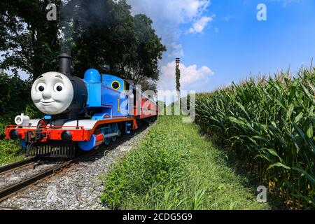 25 agosto 2020: La locomotiva a vapore Thomas the Tank Engine, restaurata del quartiere orientale di Brooklyn, n. 15, ritorna da un'escursione alla ferrovia Strasburg martedì 25 agosto 2020 a Ronks, Pennsylvania. Rich Barnes/CSM Foto Stock