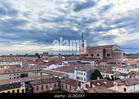 La cattedrale neoclassica e la città medievale di Cittadella. Provincia di Padova, Veneto, Italia, Europa. Foto Stock