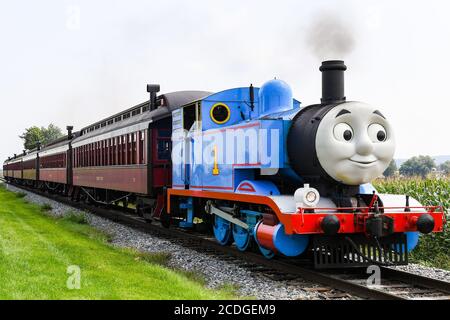 25 agosto 2020: La locomotiva a vapore Thomas the Tank Engine, restaurata del quartiere orientale di Brooklyn, n. 15, ritorna da un'escursione alla ferrovia Strasburg martedì 25 agosto 2020 a Ronks, Pennsylvania. Rich Barnes/CSM Foto Stock