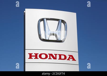 Risskov, Danimarca - 11 maggio 2019: Logo Honda su un pannello. Honda è una multinazionale pubblica giapponese come produttore di automobili, Foto Stock