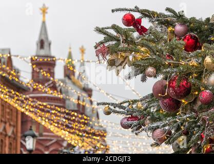Decorazioni di Capodanno vicino al Cremlino, Mosca, Russia Foto Stock