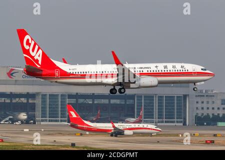 Shanghai, Cina - 28 settembre 2019: China United Airlines CUA Boeing 737-800 aereo all'aeroporto di Shanghai Hongqiao (SHA) in Cina. Boeing è un Amer Foto Stock