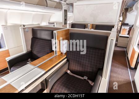 Zurigo, Svizzera - 22 luglio 2020: Swiss Airbus A340-300 Airbus cabina Business Class all'aeroporto di Zurigo in Svizzera. Foto Stock