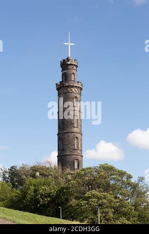 Il Monumento Nelson, una torre del 19 ° secolo su Calton Hill, a Horatio Nelson, Edimburgo, Scozia Regno Unito Foto Stock