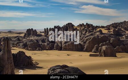 Formazione rocciosa nell'Algeria meridionale di Hoggar Tassili, vicino a Tamanrasset Foto Stock