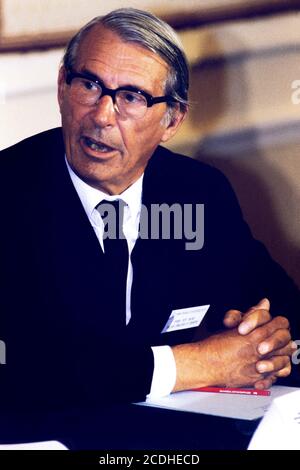 The Rt Hon Lord John Donaldson, Maestro dei Rolls in occasione di una conferenza del 1990 Bar presso le New Connaught Rooms di Covent Garden. 30 settembre 1989. Foto: Neil Turner Foto Stock