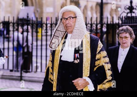 Il Rt Hon Lord John Donaldson, Maestro dei rotoli partecipa alla processione nella Camera dei Lord per aprire una nuova sessione del Parlamento. 21 novembre 1989. Foto: Neil Turner Foto Stock