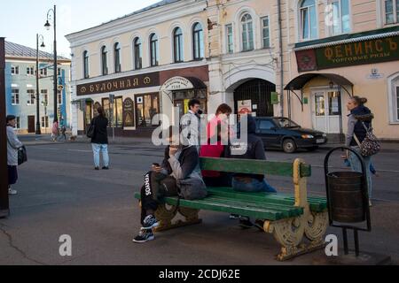 Rybinsk, Russia - 10 agosto 2020: Vista della strada nel centro della città di Rybinsk, Foto Stock