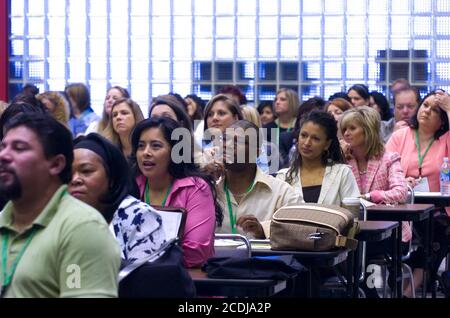 Houston, TX 20 aprile 2007: I gestori di proprietà ascoltano i relatori alle sessioni di breakout della Texas Apartment Association annuale. convention per i proprietari di appartamenti, i manager e gli investitori. ©Bob Daemmrich Foto Stock