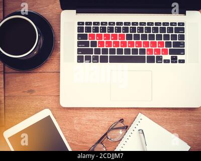 Giornata di Word Happy Australia su notebook con tastiera rossa con effetto vintage, piatto Foto Stock