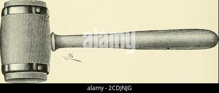 . Tecnico veterinario post mortem . Fig 32.-gancio a nervatura. Utilizzato per tenere il lato in alto durante il taglio del diaframma. Fig. 33.-mazzuolo di legno legato in metallo utilizzato con scalpelli e rachiotomi nel taglio di ossa e zoccoli. Per colpire le ossa per determinare se sono state completamente assottigliate e il gancio viene utilizzato per tirare GLI STRUMENTI POST MORTEM 33 il calvario libero dal cranio di grandi animali dopo che le ossa sono state sezionate. Il gancio all'estremità della maniglia Foto Stock