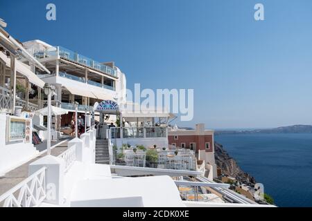 Santorini Grecia Agosto 2020, Vista al mare e Vulcano da Fira la capitale dell'isola di Santorini in Grecia Foto Stock