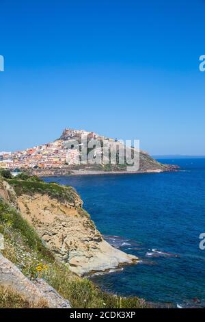 Italia, Sardegna, Provincia di Sassari, Castelsardo, Vista verso l'antico Castello dei Doria Foto Stock