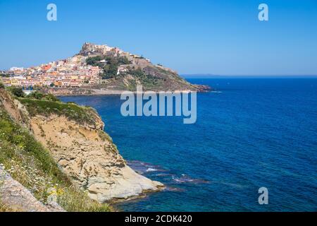 Italia, Sardegna, Provincia di Sassari, Castelsardo, Vista verso l'antico Castello dei Doria Foto Stock