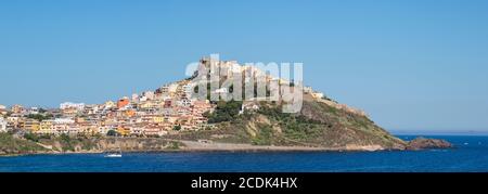 Italia, Sardegna, Provincia di Sassari, Castelsardo, Vista verso l'antico Castello dei Doria Foto Stock