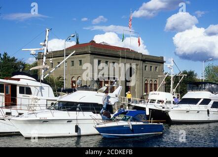 Barca in blocco, Hiram M. Chittenden serrature (noto come Ballard serrature), Seattle, Washington Foto Stock
