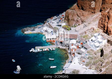 Santorini Grecia 2020 agosto, porto di Oia Santorini in una giornata estiva Foto Stock