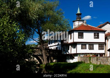 Ponte Vecchio e casa in Tryavna, Bulgaria. Foto Stock