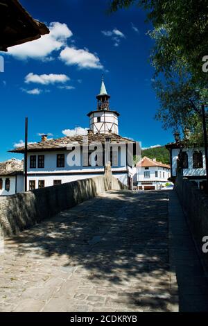 Ponte Vecchio e casa in Tryavna, Bulgaria. Foto Stock