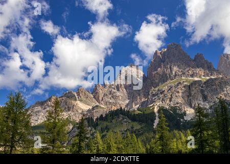Montagne nelle Dolomiti vicino Cortina d'Ampezzo, Veneto, Italia Foto Stock