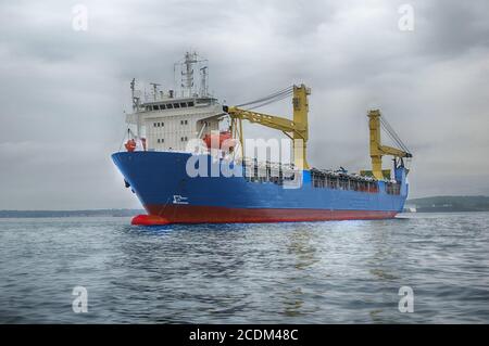 La nave da carico in mare Foto Stock