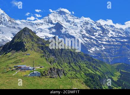 Altopiano montano sul Maennlichen con il massiccio dello Jungfrau, Wengen, Jungfrau, Oberland Bernese, Canton Berna, Patrimonio Naturale dell'Umanità dell'UNESCO Foto Stock