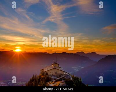 Nido dell'Aquila al tramonto con nuvole di circo, Alpi Berchtesgadener, Parco Nazionale Berchtesgaden, Schoenau am Koenigssee, alta Baviera, Beyern, Germania Foto Stock