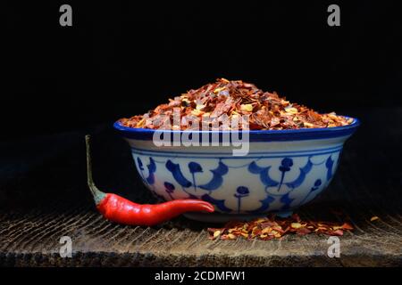 Fiocchi di peperoncino in conchiglia e pepe di peperoncino, Germania Foto Stock