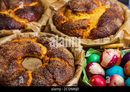 Tradizionale pane di Pasqua. Еaster torta con uova Еaster Foto Stock