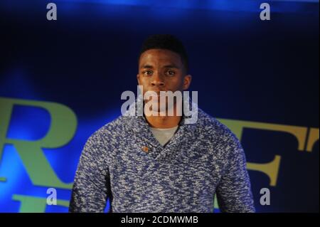 FILE: 29 ago 2020. Manhattan, Stati Uniti d'America. 31 gennaio 2014. NEW YORK, NY - GENNAIO 31: Chadwick Boseman partecipa alla Draft Day Press Conference al Super Bowl XLVIII Media Center, Sheraton Times Square il 31 Gennaio 2014 a New York City People: Chadwick Boseman Credit: Storms Media Group/Alamy Live News Foto Stock