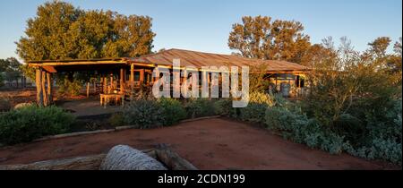 Shearing Shed di legno all'alba, Charleville, Queensland, Australia Foto Stock