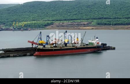 Nave sotto carico Foto Stock