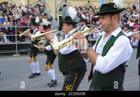 Sfilata di apertura della Oktoberfest a Monaco di Baviera Foto Stock